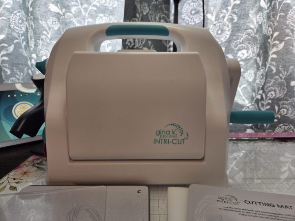 USED: Gina K Intri-Cut Plus Official Magnetic Platform Set! - Image 4